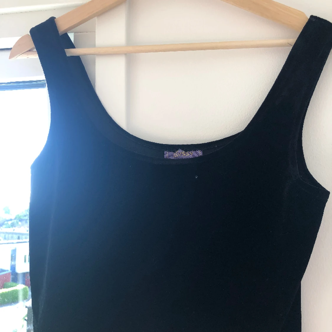 SVART SAMMETS TOPP - 91