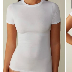 Intimissimi - Vit t shirt från intimissimi💓 knappt använd strl S. (Säljer även en i mörkblå strl S)