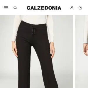 Säljer ett par helt nya cashmere byxor från calzedonia , så sköna och varma!!💕🎀