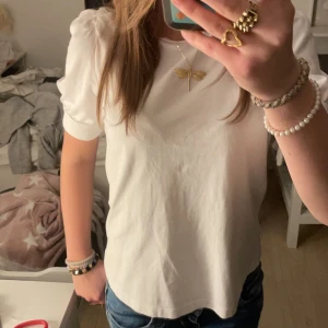 Vit tröja - Säler denna skit fina tröja i stl XS från Vero Moda!  Skriv vid intresse