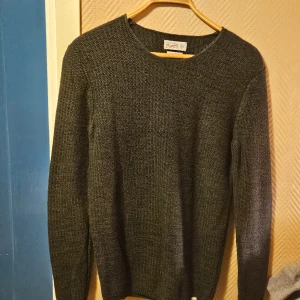 Jack&jones - Mossgrön stickad tröja ifrån jack&jones. Fint skick. 100 kr + frakt 