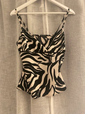 Zebra linne - Jättefint linne som jag ärvt av min mamma men som inte kommer till användning längre 