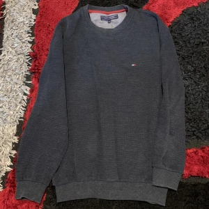 Tommy Hilfinger tröja - Äkta Tommy Hilfinger tröja, använd en gång. Storlek S