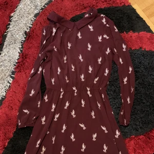 Klänning - Fin sommar klänning köpt på HM. Använd ett par gånger, storlek 38