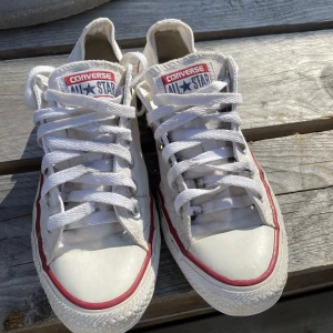 Converse All Star - Hej! Säljer mina vita låga Converse, bra kvalité och sparsamt använda! 