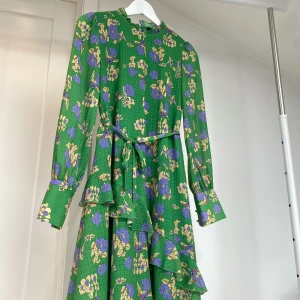 Klänning - Aldrig använt💚