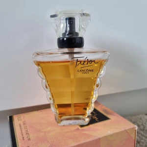 Lancome tresor eau de parfum  - Säljer en parfym som är helt ny. Endast testad med ett sprut. 50 ml. Köpare betalar frakt. 