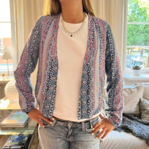 Jacka!  - Så snygg jacka att ha över en klänning i somamr!!