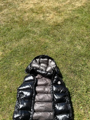 Moncler väst - Den är äkta, storlek 3. Kom med bud