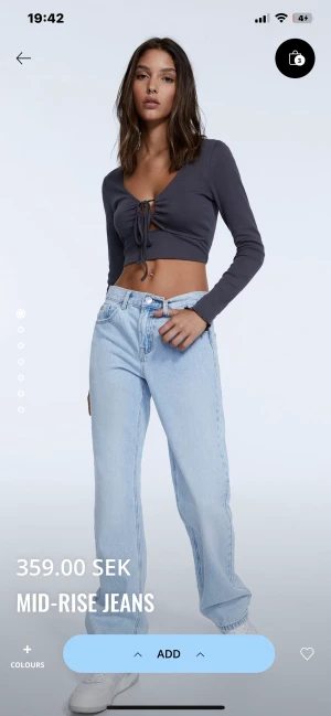 Straight leg jeans - Dessa jeansen är så otroligt fina och prisvärda!! Tyvärr var de för små för mig därav säljer jag dem vidare💗 Kom privat för mer bilder<3