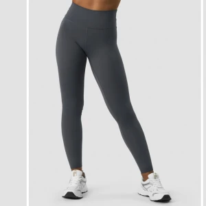 Icaniwill tights  - Som nya!  Färgen är mörkgrå med ser blå ut, stretchiga och följsamma så passar både större än S och mindre. Materialet är de skönaste du kan bära!
