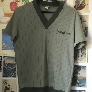 Baseball tröja - Fin t-shirt som sitter lite löst, är lite grönare än de två första bilderna. 