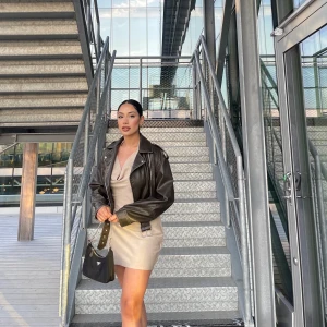 Klänning  - Har använt klänning endast 1 gång. 