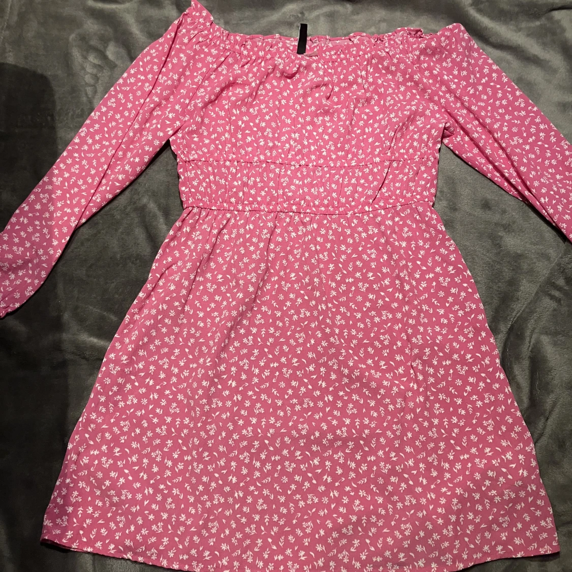 Blommig rosa klänning