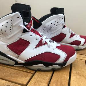 Nike Air Jordan VI 6 Retro Carmine. Storlek EU 44,5 / US 10.5 / 2014 White Black Red. Fint skick - Se bilder! Cond 7/10. Hojta för fler bilder!   Skambud ignoreras. Kan mötas i centrala Stockholm. Köpare betalar såklart frakt.