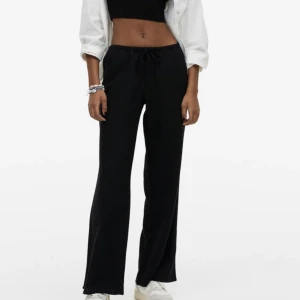 Svarta linne byxor  - Jätte sköna svarta linnebyxor från Hm. Aldrig andvända🥰🌺