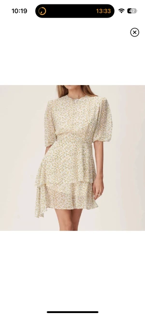 Adoore klänning  - Magiskt klänning från Adoore i storlek 34  Använd en gång och förtjänar att bli använd mer, hittar inget att anmärka på. Som ny. Steamad en gång.   Superfin nu till sommar, studenter och midsommar. 100% polyester  850kr ink frakt 