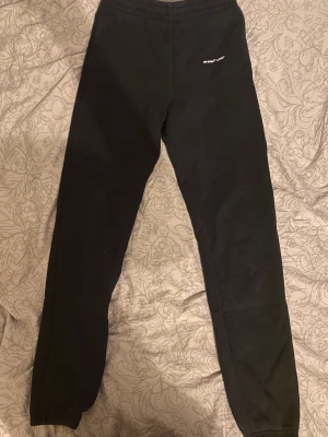 Off White mjukisbyxor - Of white mjukisbyxor i Large