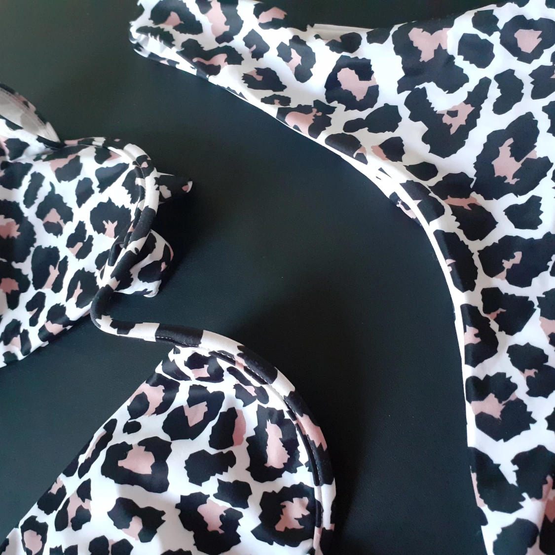 Snygg bikini i leopatdmönster - 90