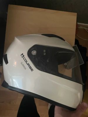 Moppe hjälm - Hej säljer denna hjälmen knappt använd, Stl L 59-60 cm