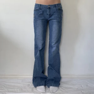 lågmidjade jeans - använd köp nu! midja:84 innerben:84💋 jag är w28 och 169 som referens