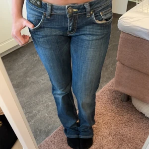 Calvin Klein low waist jeans - Använt ett fåtal gånger, fint skick 
