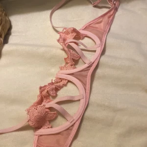 Rosa underklädes set - Jätte söt bh i storlek s (oanvänt) passar a-b kupa 