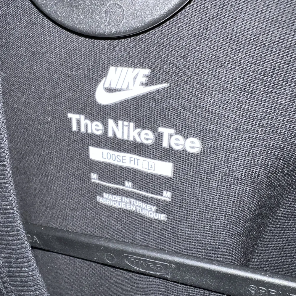 Nike t-shirt storlek M. Oversize i storleken. Använd några gånger men i bra skick. Säljer pga lite för stor mig. T-shirts.