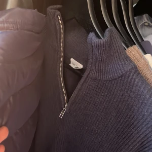 John Henric tröja  - 200 kr 