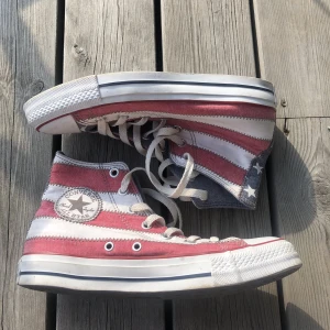 Converse  - Snygga converse, jätte bra skick! Köpare står för frakten! Storlek 39💕
