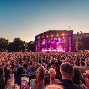 Säljer 3dagars biljett till cityfestivalen  - Har en 3 dagars biljett till cityfestivalen Västerås 29 juni- 1 juli🥳 Behöver bli av med den! Du swishar och jag postar armbandet som man behöver för att komma in. Tar självklart bildbevis så att det känns tryggt! 