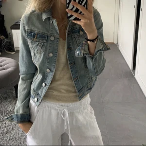 Jeansjacka - Jeansjacka, storlek S. Säljer för 150kr