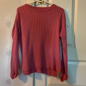 Snygg långärmad tröja  - Använd men i fint skick