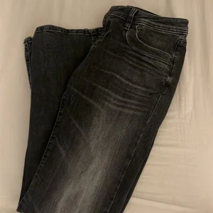 Lågmidjade Jeans - Lågmidjade jeans från LTB i storlek 29/32 men passar mig som vanligtvis har 24/30. Helt slutsålda överallt.