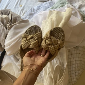 Tofflor - Super fina men passar tyvärr ej mig💕nypris 600kr