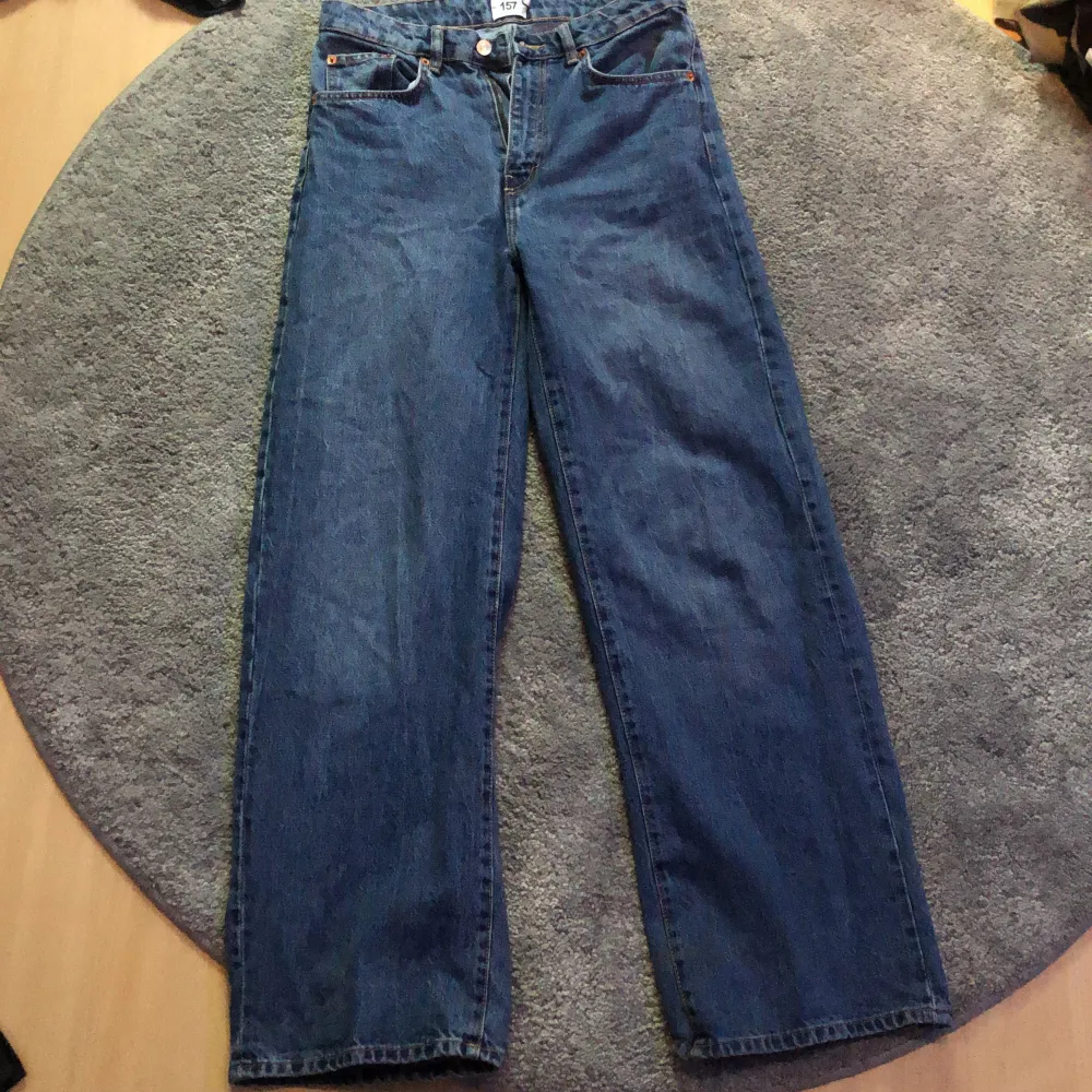 Jättebra skick. Midjemått: 76cm Innerben: 56. Jeans & Byxor.