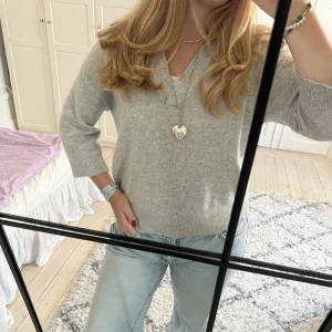 Stickad kortärmad tröja - Säljer denna fina tröja då jag har andra liknande