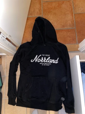 Norrlands hoodie - Använder ej denna så bättre att sälja. Använd typ 5 gånger 