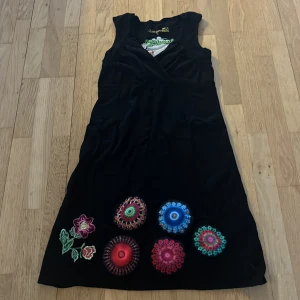 Desingual - Klänning från Desingual i storlek s. Super fin passform!!!