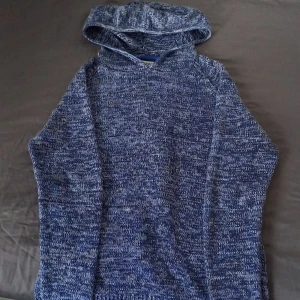 Blå hoodie från jack & jones - Jack & jones hoodie, Material: stickad, skick: oanvänd, storlek: M