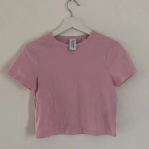 T-shirt  - Röda söt T-shirt. Sparsamt använd 