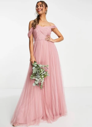 Rosa maxiklänning av tyll - Helt ny oanvänd klänning med prislappen fortfarande kvar. Skulle ha den på ett bröllop men valde en annan då den levererades för sent! Kunde inte skicka tillbaka då returtiden hade passerat. 