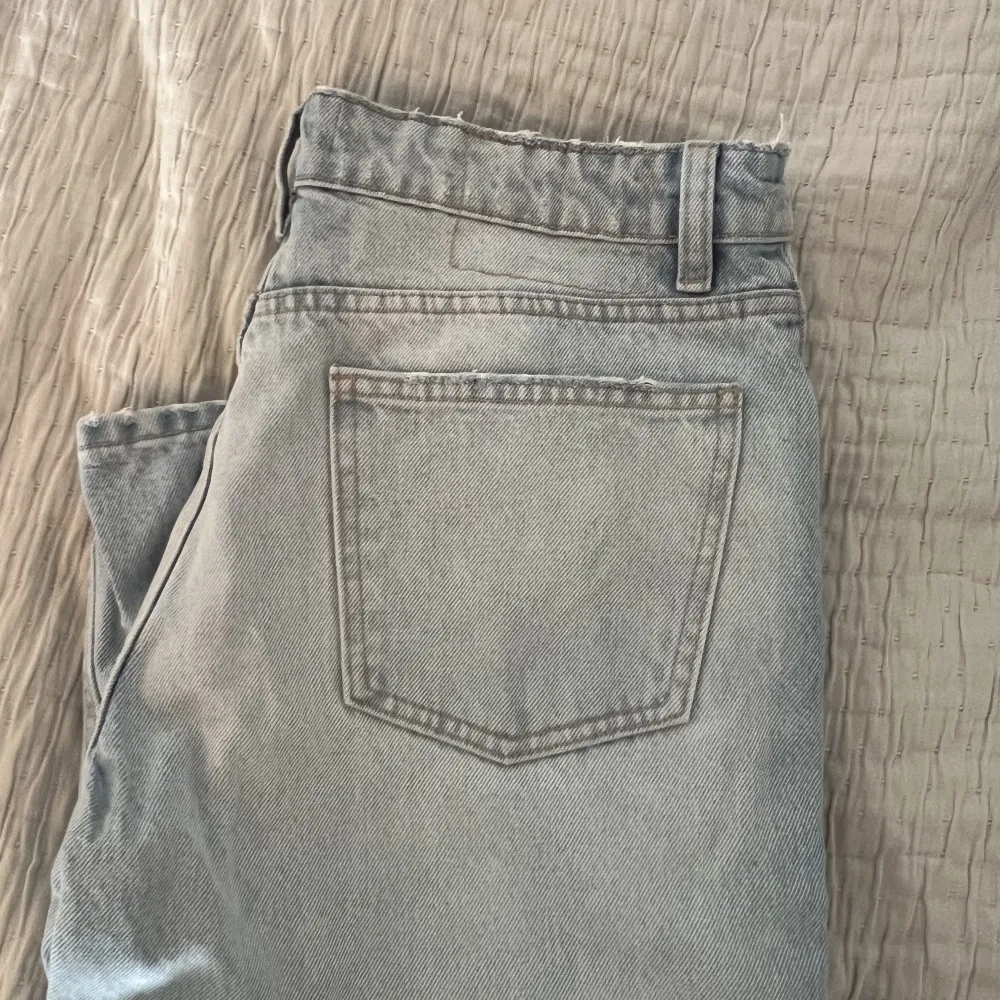 Zara jeans i strl 38, passar 36🩷. Jeans & Byxor.