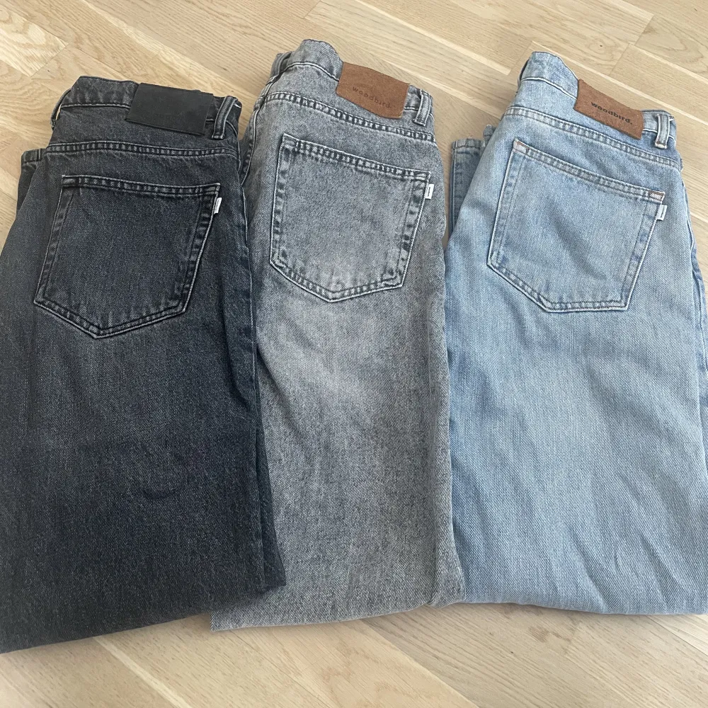 Woodbird herr jeans strl 28/32 på alla tre . Säljs för 300kr styck + frakt.  I fint skick , inköpta detta år . Blå, grå , svart. Jeans & Byxor.