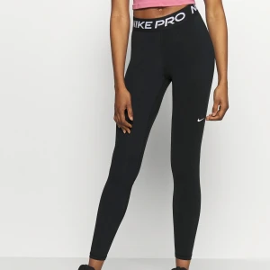 nike  - använda lite men i bra skick.