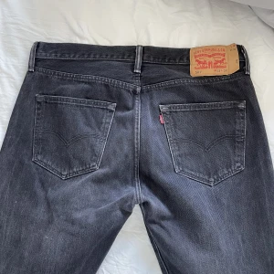 Levis 501 jeans - Super fint skick! Modell 501, För långa för mig som är 170, hör av er vid frågor💕