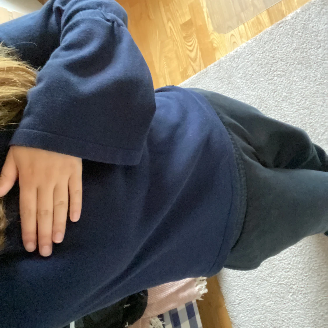 Mörkblå stickad  - 91