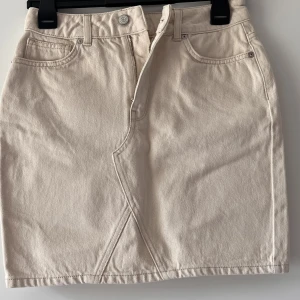 Kjol  - Kort kjol, nyskick