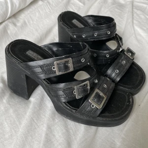 klackskor - använd köp nu! 2000 skor😽😽 så snygga man ser ut som bratz docka i dessa