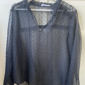 Oanvänd blus - Fin svart blus